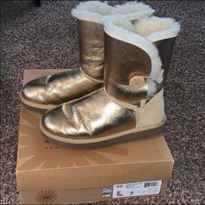 UGG METALLIC GOLD SIZE 7 BAILEY BOOTS